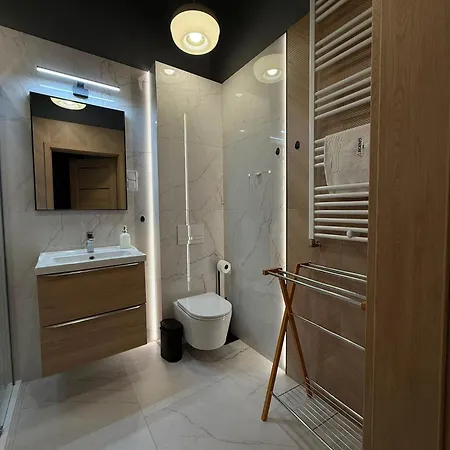 Easy Rent - Business Center 16a, 24h Check-in *